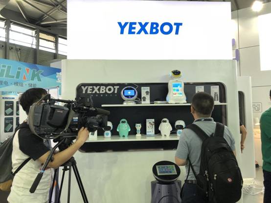 YEXBOT智能機器人 2018CES上海新品發布驚艷登場，技術引爆智能體驗